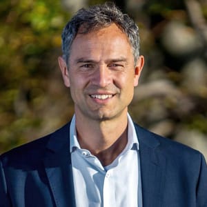 Dr. Daniele Ganser mit Dominik Kettner