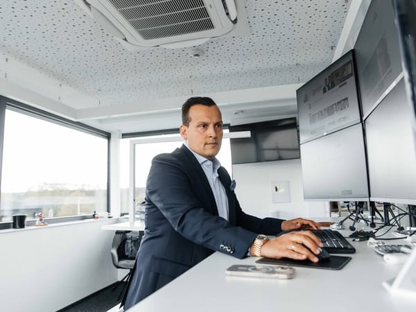 Dominik Kettner im Büro